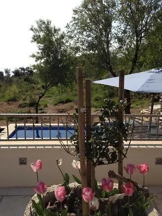 Rita Mit Blick Auf Wasser *